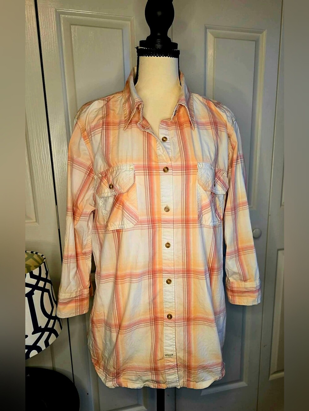 Carhartt Women's Plaid Button-Up Shirt / Peach/Coral & White / Size XL (16/18)